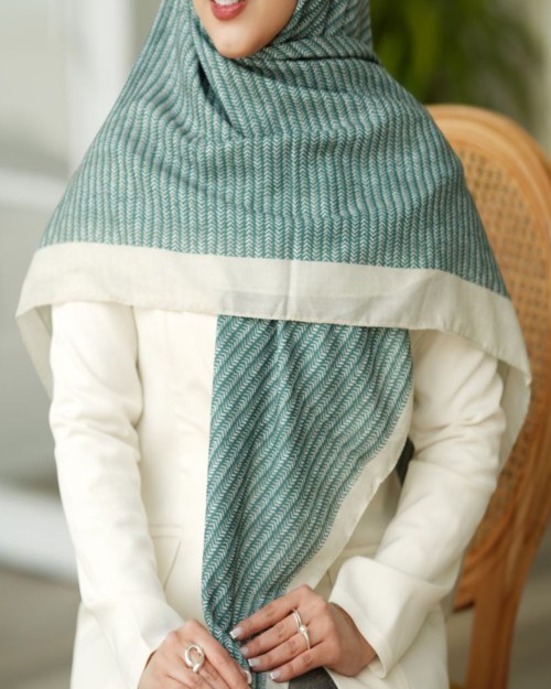  روسری نخی طرح گندم دور دوخت منگوله دار کد 20306 